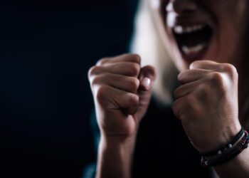 Representació del control econòmic com a forma de violència masclista