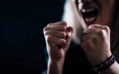 Violència econòmica: quan el control dels diners es converteix en maltractament