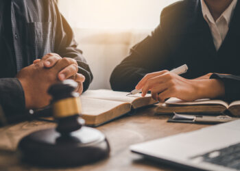 Lawyers give advice about judgment, agreements, justice Customer