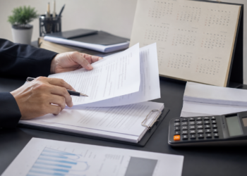 Límites a la contratación menor en necesidades recurrentes: El nuevo criterio de los cinco años Límits a la contractació menor en necessitats recurrents: El nou criteri dels cinc anys